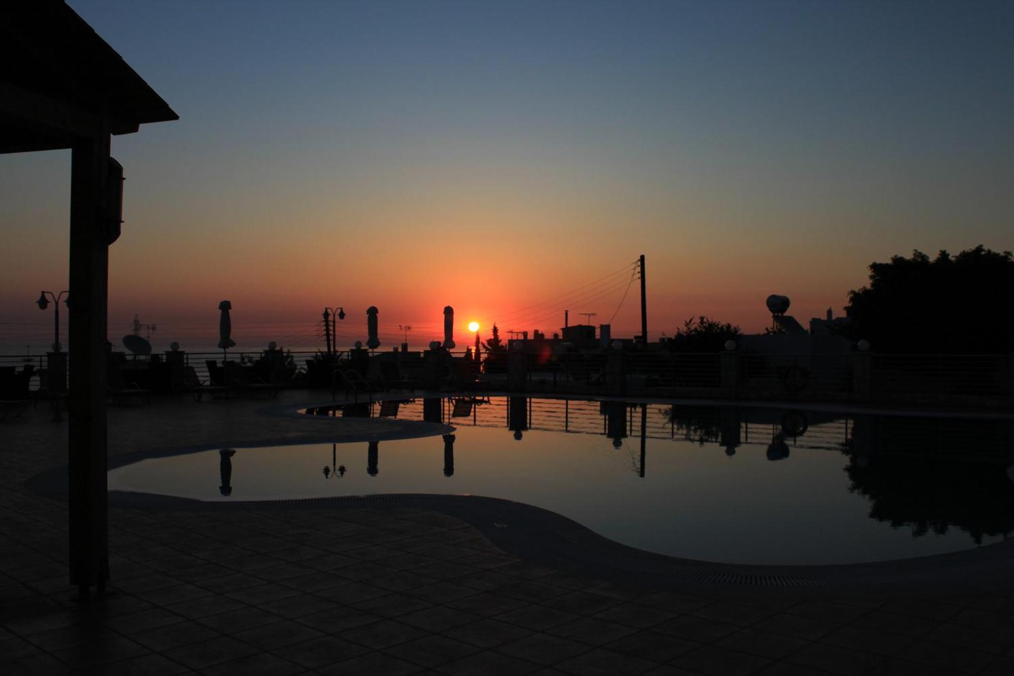 Pilot'S Villas Luxury Suites Hersonissos  Exterior foto